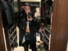 Кортни Кардашьян в рубашке украинского бренда