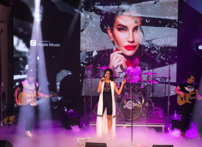 Співачка KUPTSOVA презентувала дебютний альбом гучним концертом на свій день народження