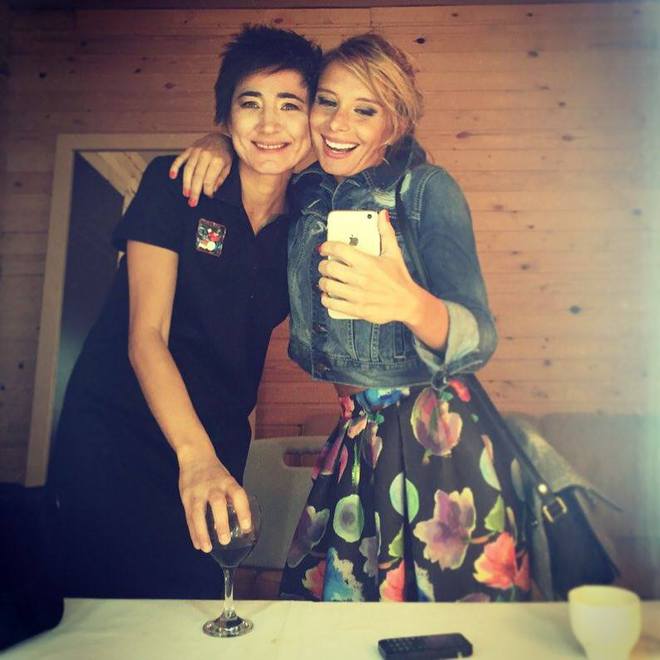 Земфіра з подругою