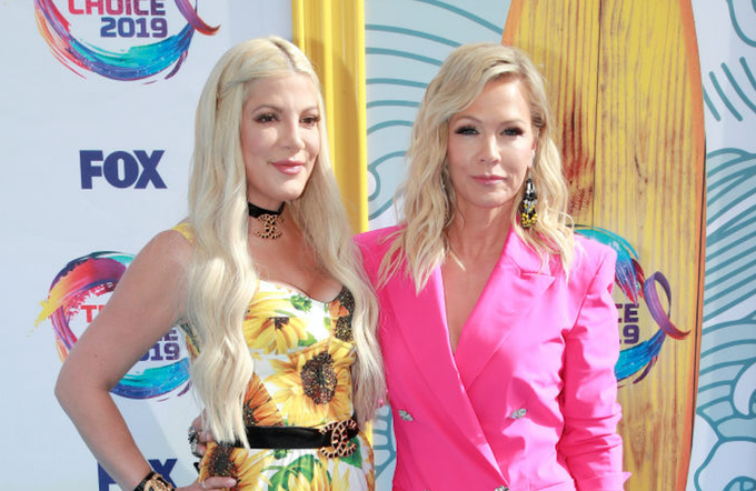 Актрисы "Беверли-Хиллз, 90210" в смелых нарядах на Teen Choice Awards 2019