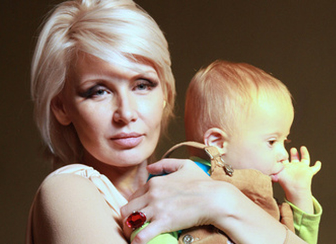 Светлана Вольнова с ребенком