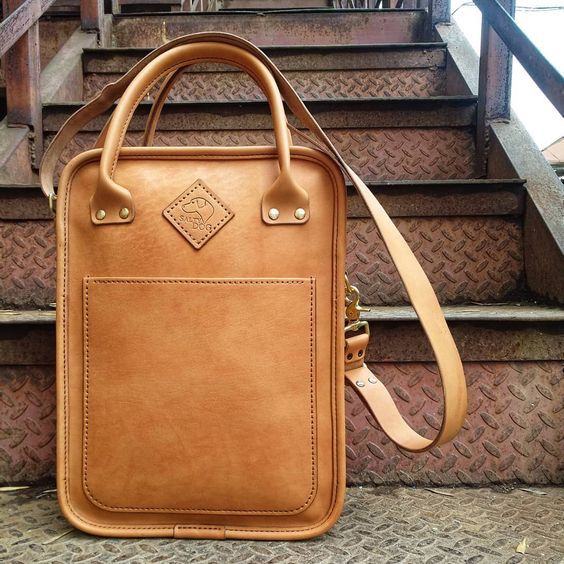Модные мужские сумки в офис: ТОП-7 вариантов