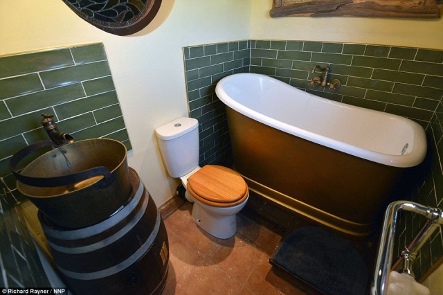 Домик хоббитов за 215 тыс. долларов в неделю