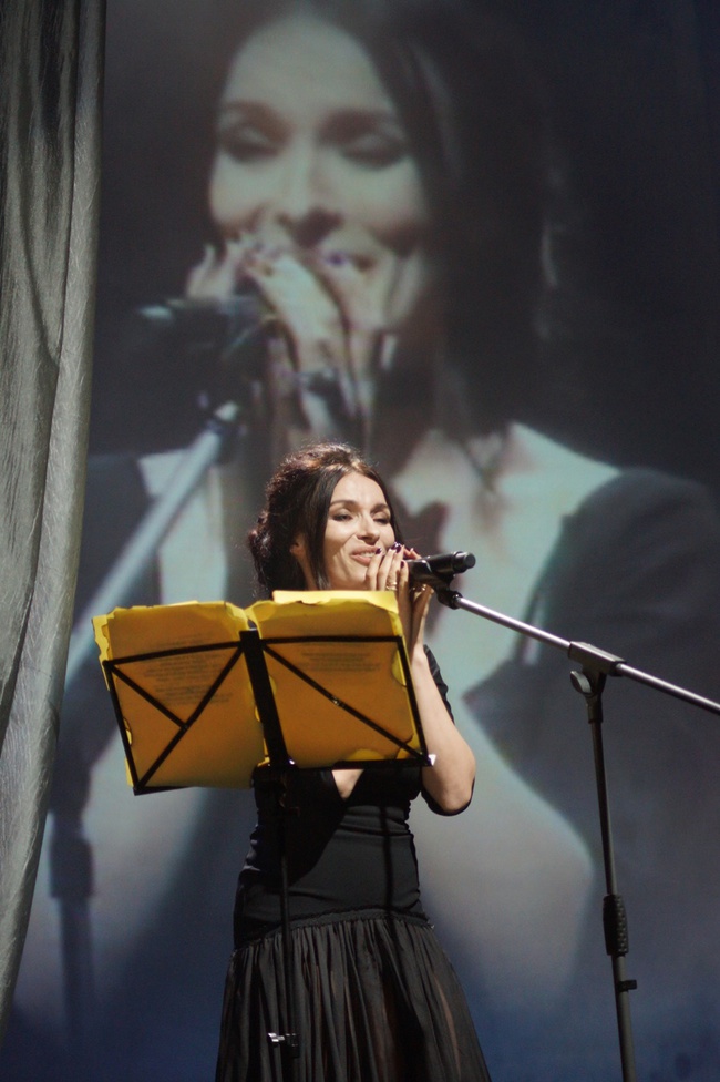 Надежда Мейхер представила авторский спектакль "Historia de Un Amor"