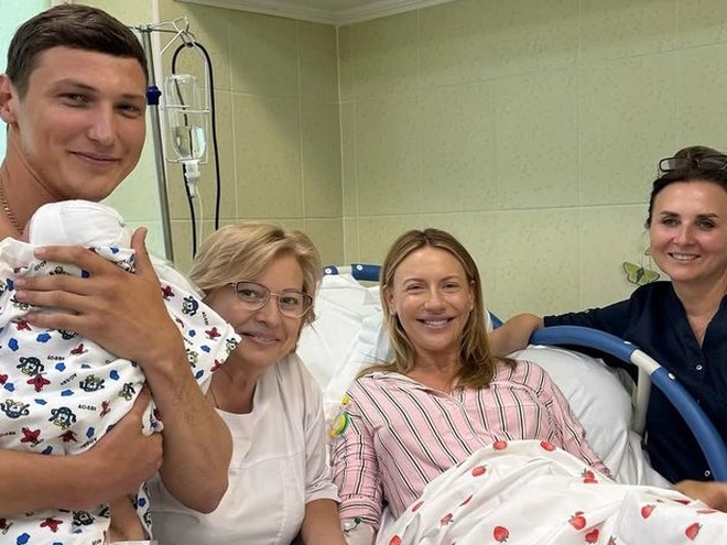 Як Леся Нікітюк назвала сина: скандальний блогер злив ім'я