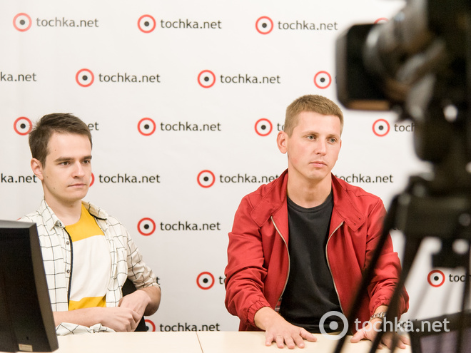 Brunettes Shoot Blondes