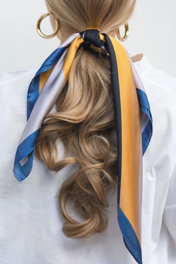 10 зачісок, зроблених за допомогою стильного аксесуара літа 2020