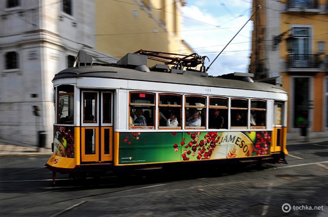 Новый год в Лиссабоне: рекламный трамвай №28