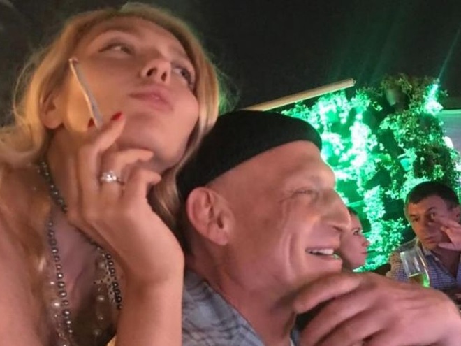 Полякова записала жартівливу пісню про чоловіка після його другого інтерв'ю Гордону