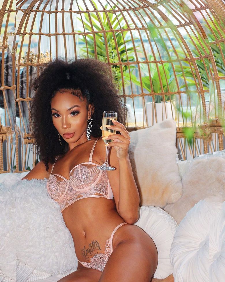 Напівпрозора жіноча білизна - тренд 2021