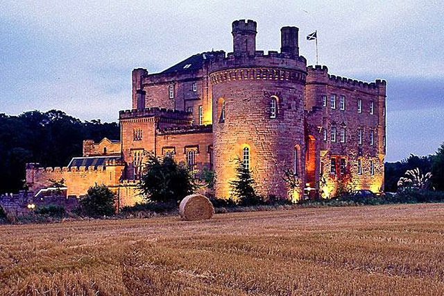 Романтические отели Европы: Dalhousie Castle Hotel and Spa, Edinburgh