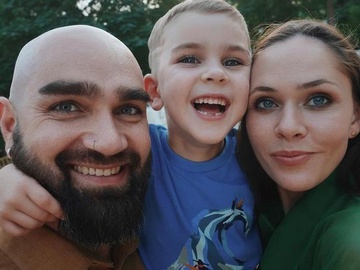 Юлія Саніна відповіла на закиди, що її чоловік живе за кордоном під час війни