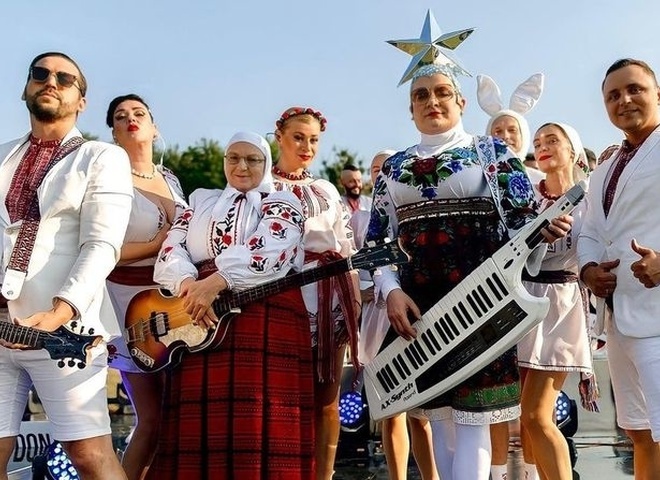 Концерт Сердючки у Дніпрі ледь не зірвала п'яна фанатка: подробиці інциденту