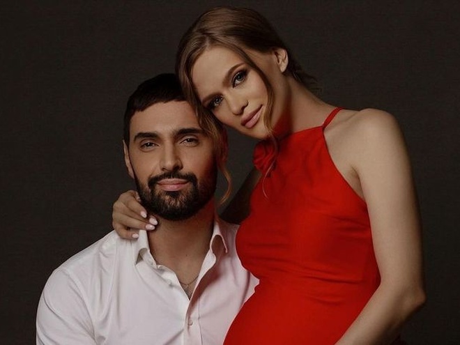 Козловський зняв дружину під час грудного вигодування їхнього сина