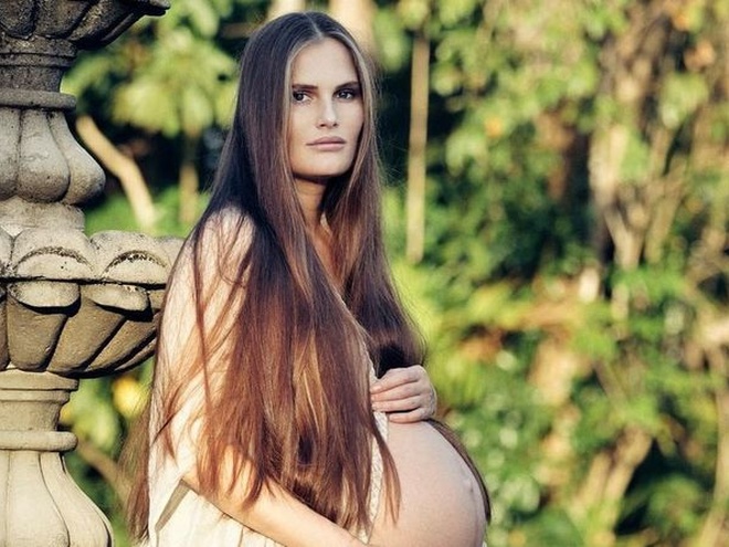 Алла Костромічова вдруге стала мамою: перше фото моделі з дитиною