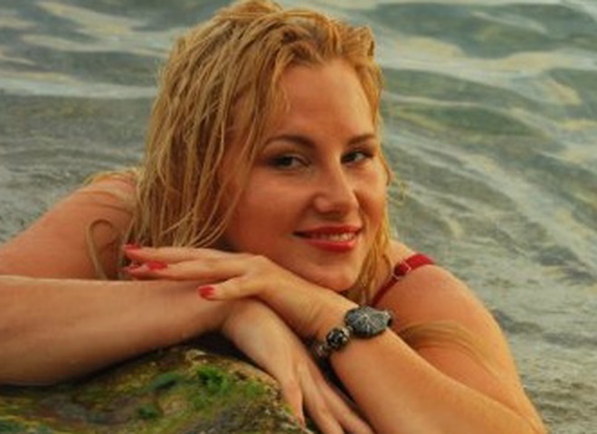 Анна Мухина на море.