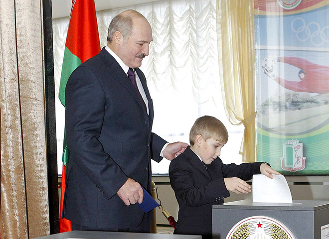 Як Олександр Лукашенко голосував