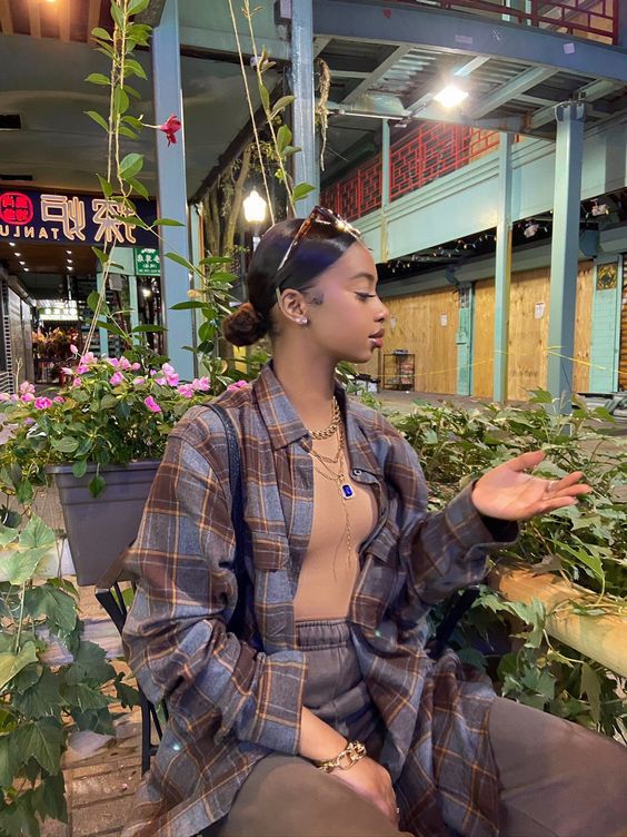 Трендові фланелеві сорочки: як і з чим носити