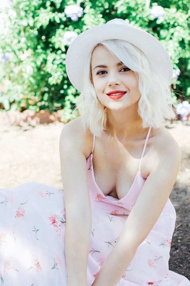 мика ньютон