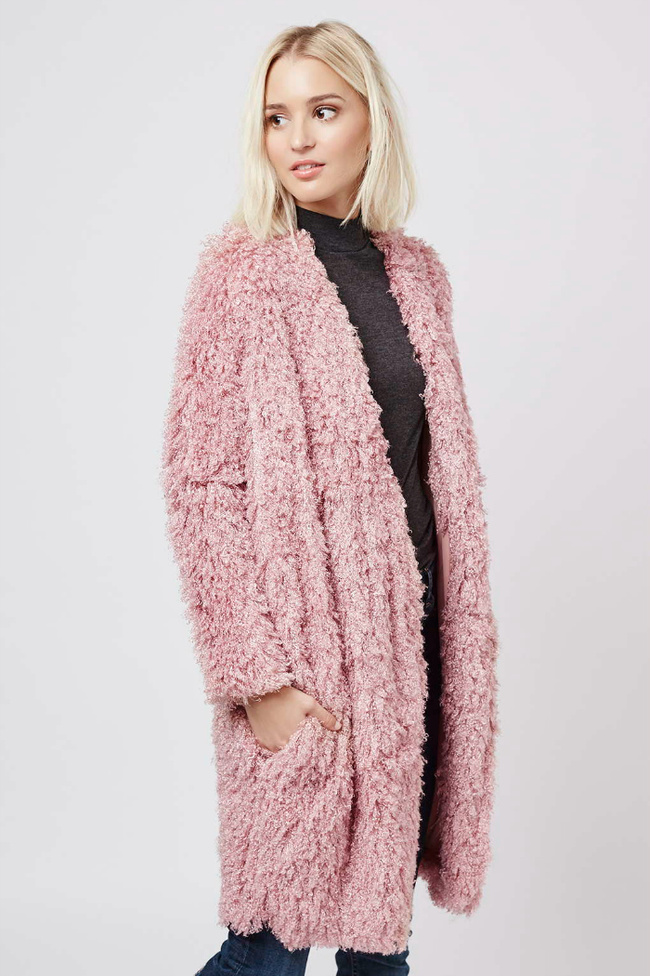 Пальто и шубы в цветах Pantone