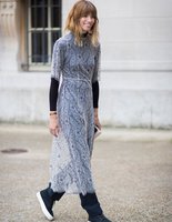 Кроссовки с платьем: как носить Кроссовки с платьем: как носить