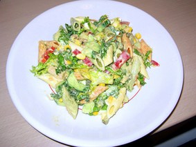Салат с макаронами и тунцом