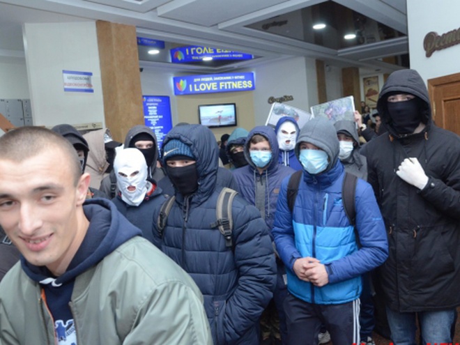 Офіційно: в Хмельницькому протестувальники зірвали концерт Потапа і Насті