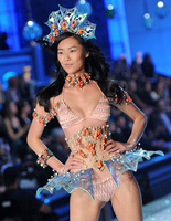 2011 Victorias Secret Fashion Show