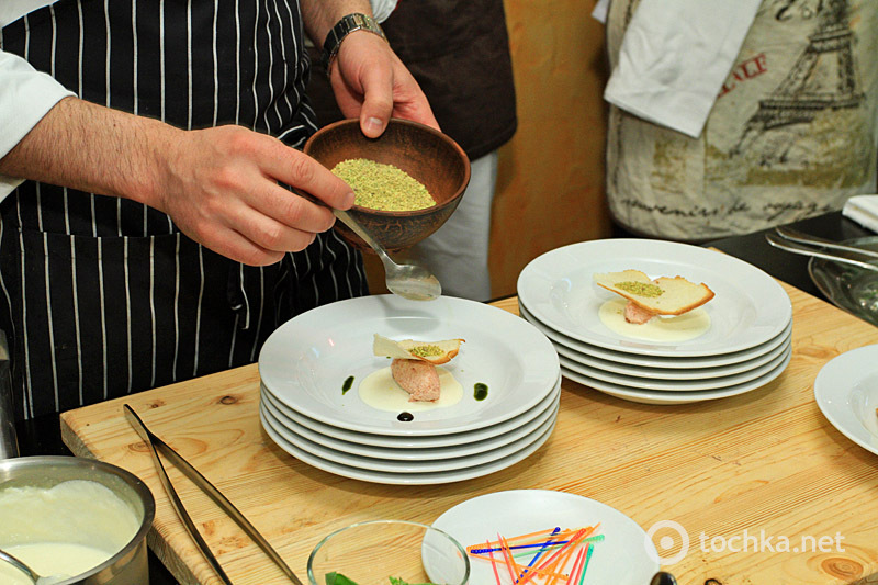 Шоу по приготовлению акробатической пиццы в ресторане La Forchetta, часть 2