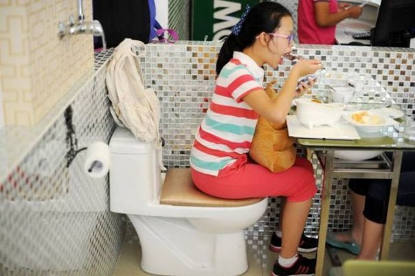 Невероятный туалетный ресторан в Китае