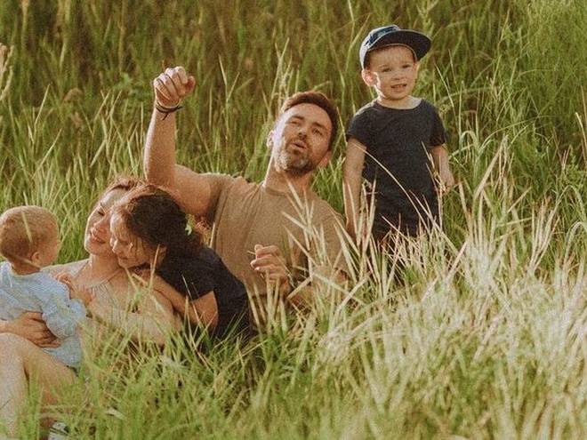 Тимур та Інна Мірошниченки вперше показали обличчя прийомного сина та розсекретили його незвичайне ім'я