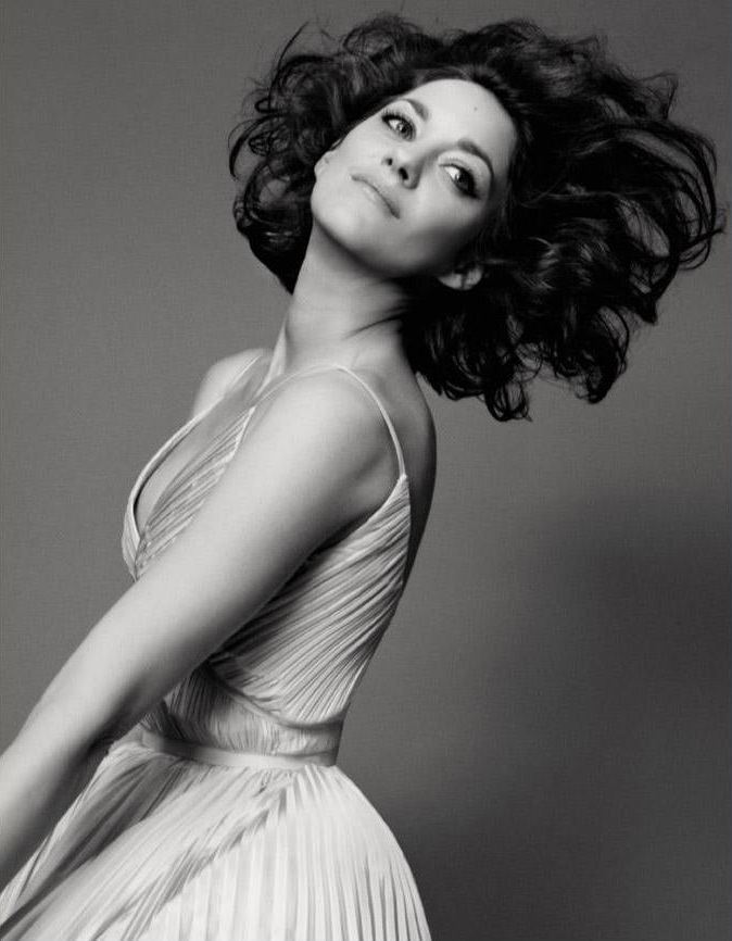 рекламная кампания сумок от Dior