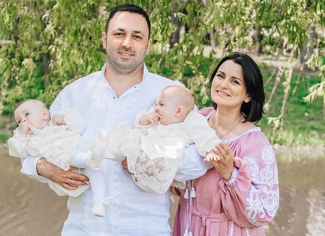 Переможниця «МайстерШефа-2» Глінська хрестила дочок-близнят — фото