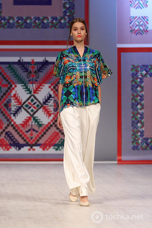 Показ POUSTOVIT 