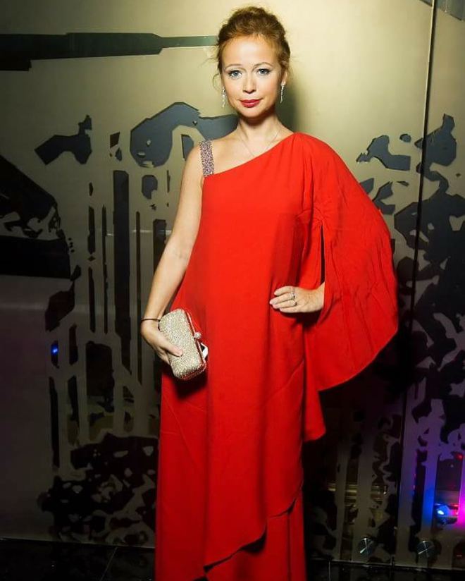 Олена Захарова