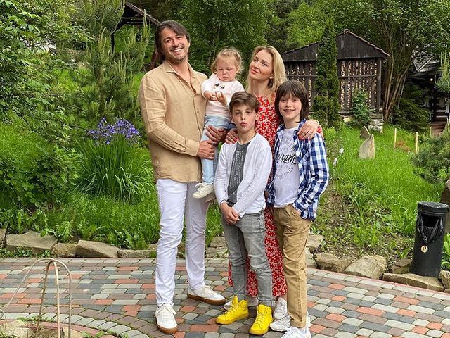 Сергей Притула с семьей