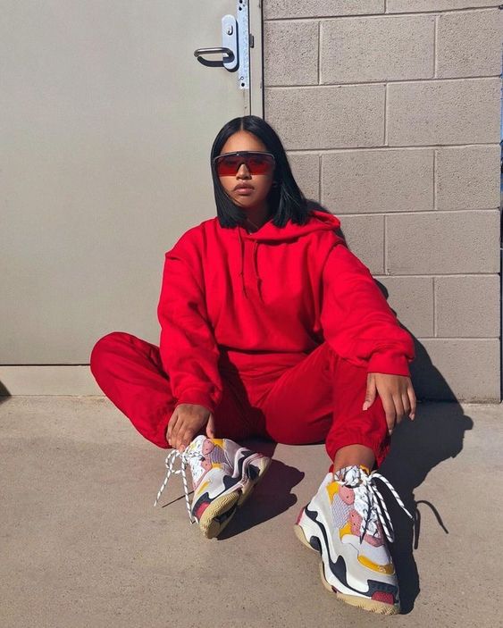 Какую обувь лучше сочетать с одеждой в спортивном стиле