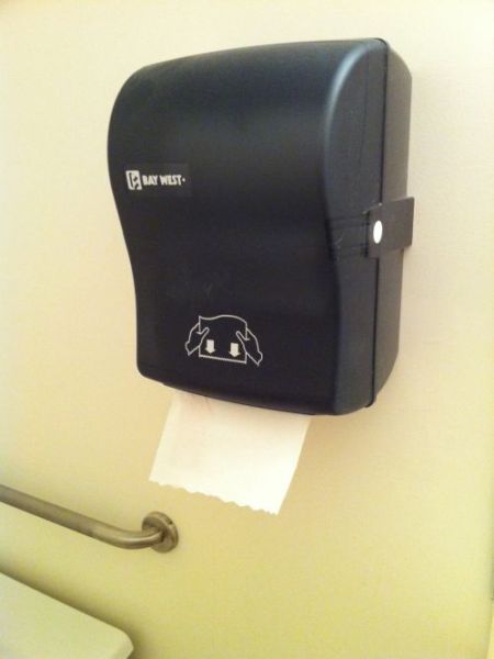 Веселый розыгрыш в уборной