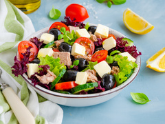 Салат з тунцем