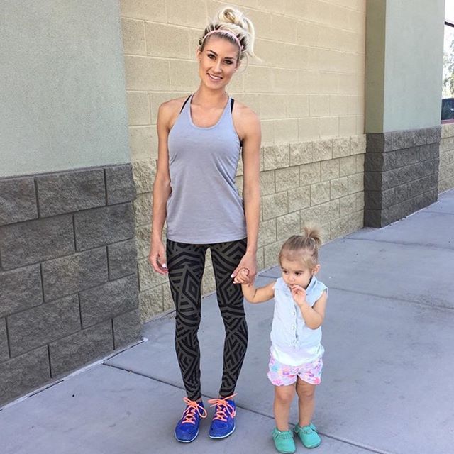 Фітнес-мама alexajeanfitness