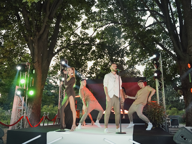 Киевская Точка G: On I Ona впервые создали иммерсивное шоу в ботсаду