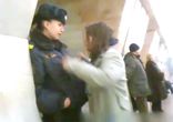 НИ НАДА СТИСНЯЦА