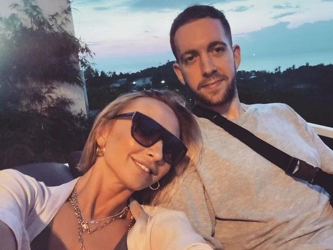 Ірина Сопонару з «Жіночого кварталу» зробила селфі з нареченим-британцем під час прогулянки Києвом