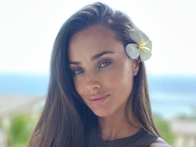 Мішина показала повідомлення від настирливого фаната, який називає себе її чоловіком