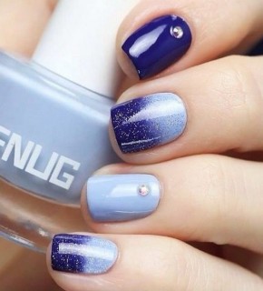 Синий маникюр: как и с чем носить  