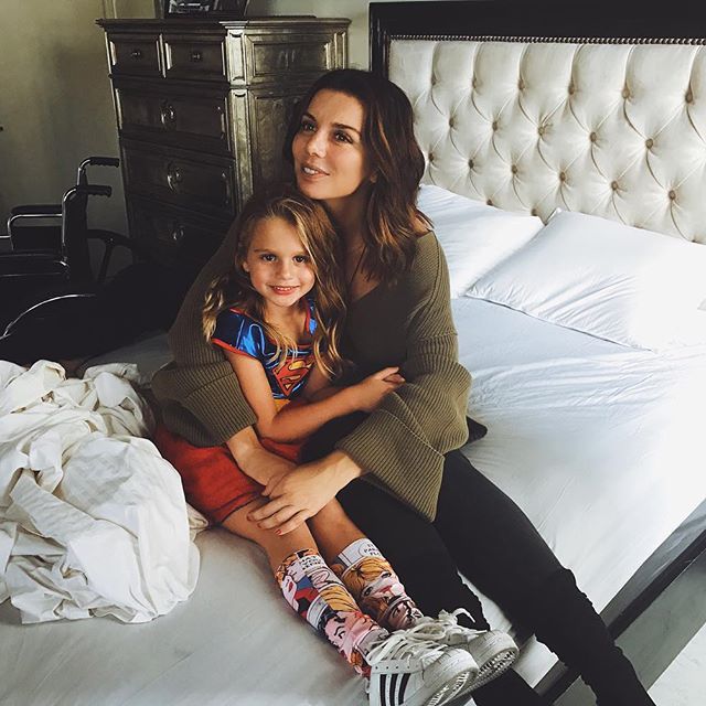 Дочка Анни Седокової Моніка