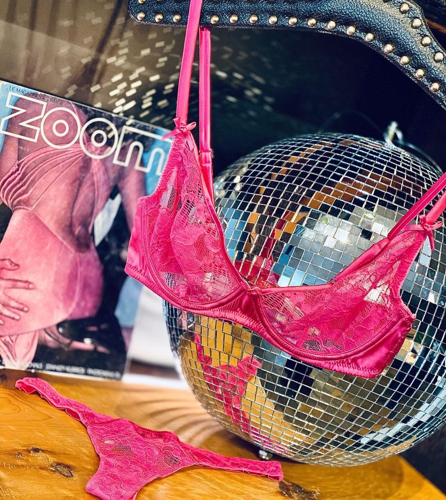 Жіноча білизна яскравого кольору — тренд 2021