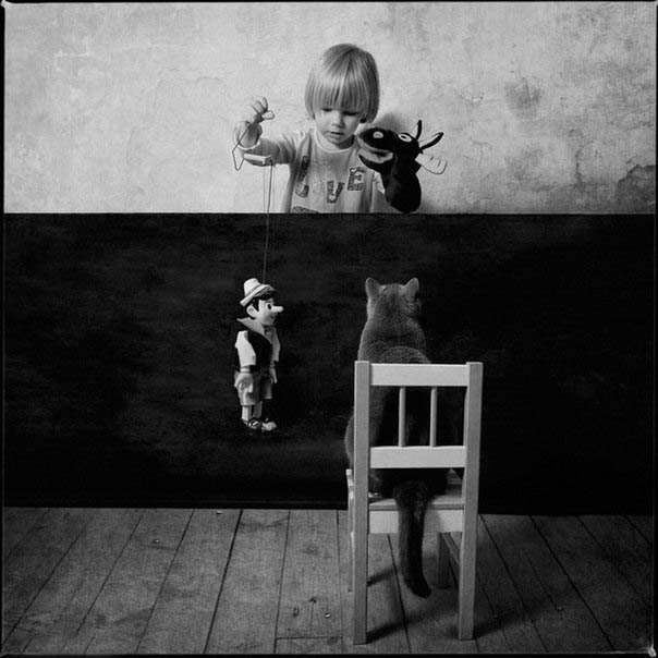Черно-белая фотосессия котейки с ребенком