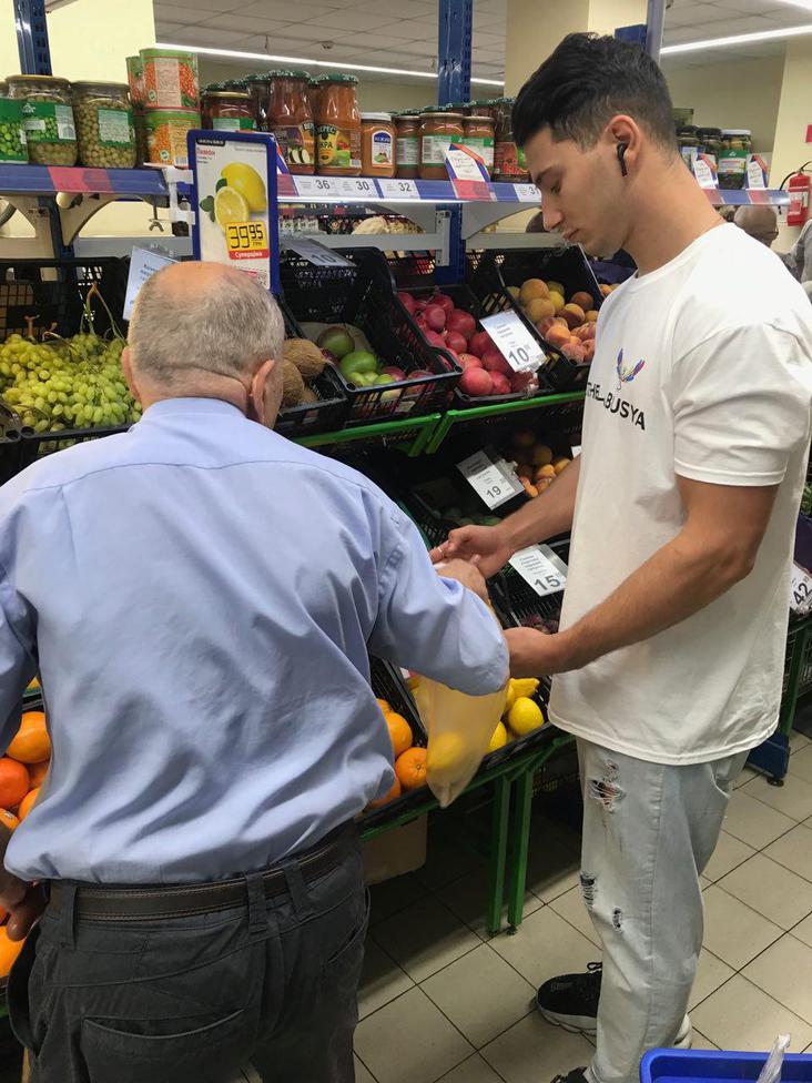 В Украине прошла шестая волна всеукраинского флешмоба #letshelpbabusya