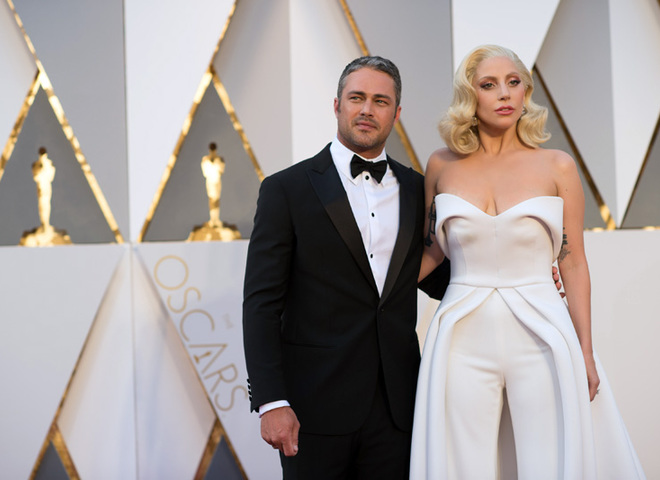 Оскар 2016: Леді Гага на червоній доріжці